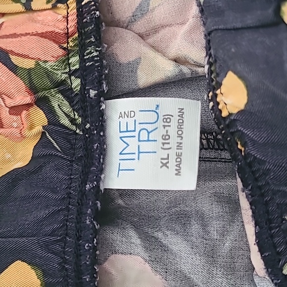 Time and Tru Tropical Shorts - Picture 6 of 6